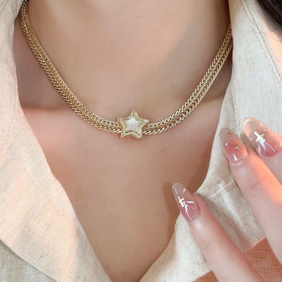 Zircon mother-of-pearl star necklace, light luxury niche clavicle chain, palace style, exquisite and stylish personalized fashion neck accessory - view 4