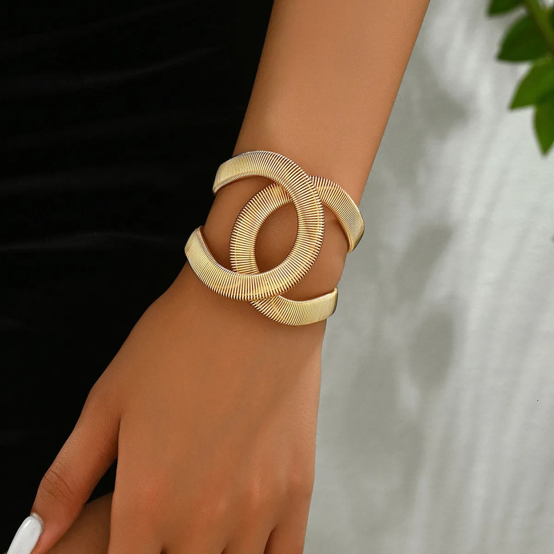 Designer Women's Gold Double C Minimalist Exaggerated European And American Style Jewelry Personality Spring Folding Wrap Niche Bracelet