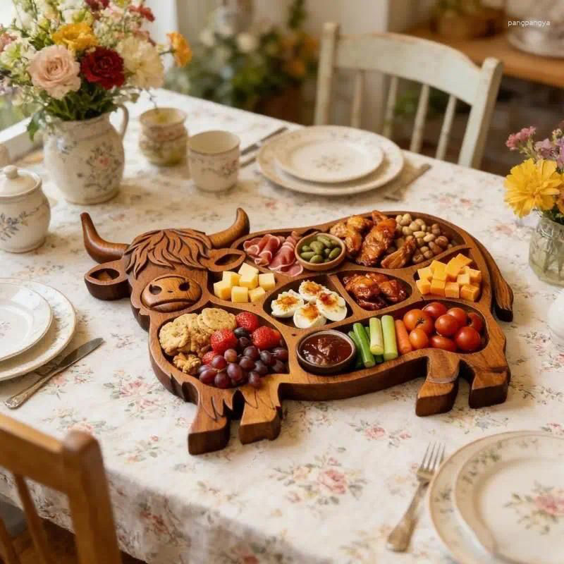 Plates High Land Cow Wooden Charcuterie Board With Compartments Platter Appetizer Serving Tray Farmhouse Home Party Decors K43D