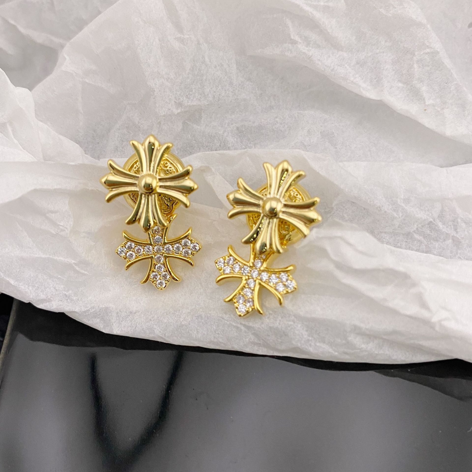 luxury brand designer vintagestyle classic doublewearable crossshaped stud earrings design with a retro feel fashionable and versatile