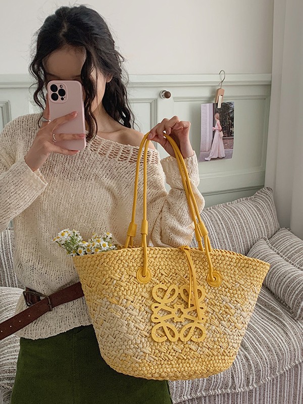 Free delivery luxury shoulder Bags Fashionable and trendy women's handbag with personalized design crossbody bag