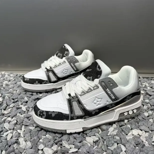 Free shipping New model Casual shoes lightweight and comfortable sports shoes anti slip breathable trendy with six color options for mens board shoes 