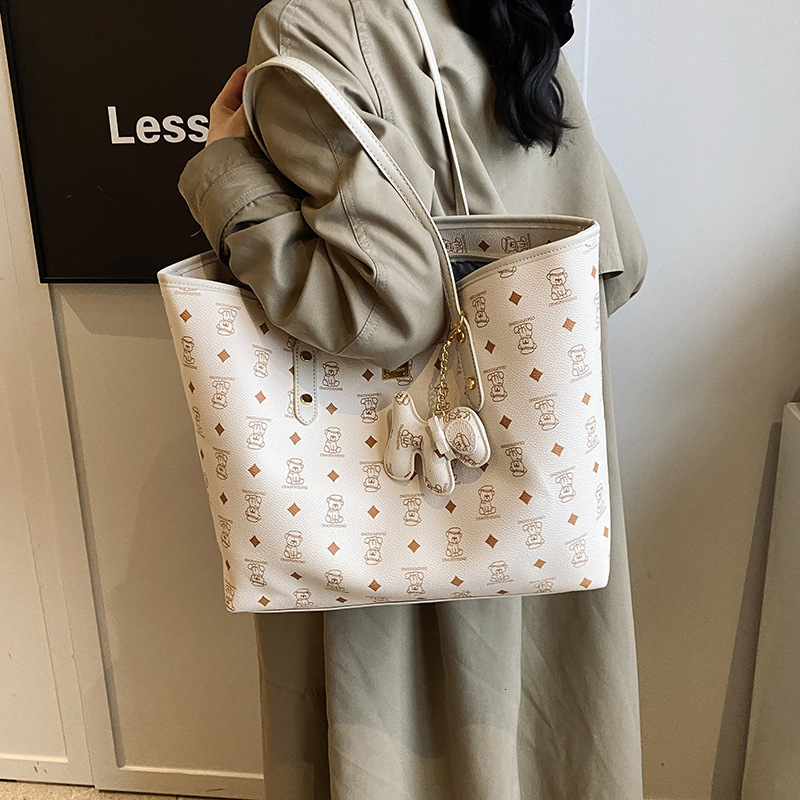 High-end Printed Tote for Women New Trendy Fashion Large Capacity Versatile Shoulder Textured Commuter Bag