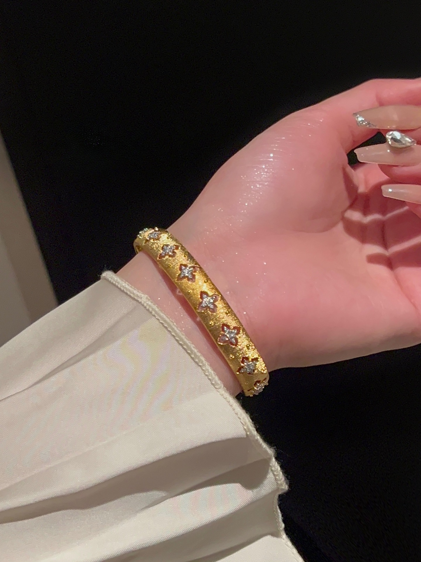 Designer Bracelet 2026 New Style - Solid Gold Floral Zirconia Open-ended Bracelet - Fashion Luxury High-end Elegant - Women's Jewelry