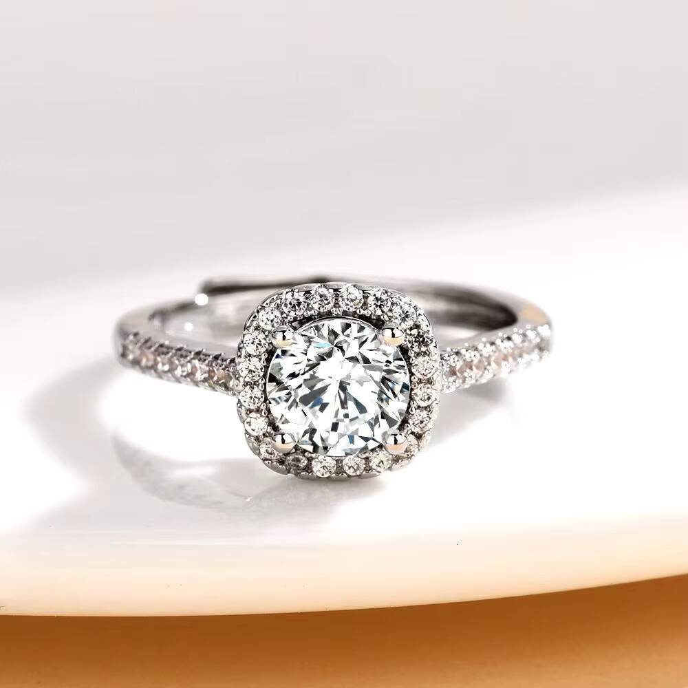 Luster Jewelry Custom Ring Classic Engagement Wedding Moissanite Lab Diamond IGI Certified for Gift and Party