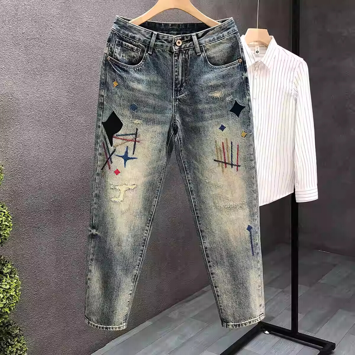 The New Washed Trendy Men's Jeans For The 2026 Designer Luxury Brand Men's Suit Are Fashionable Patch High-end Embroidered Printed Loose Tap
