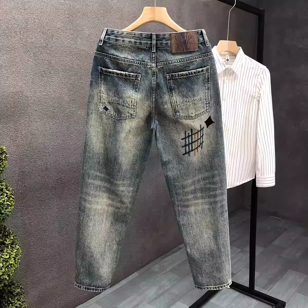 The New Washed Trendy Men's Jeans For The 2026 Designer Luxury Brand Men's Suit Are Fashionable Patch High-end Embroidered Printed Loose Tap