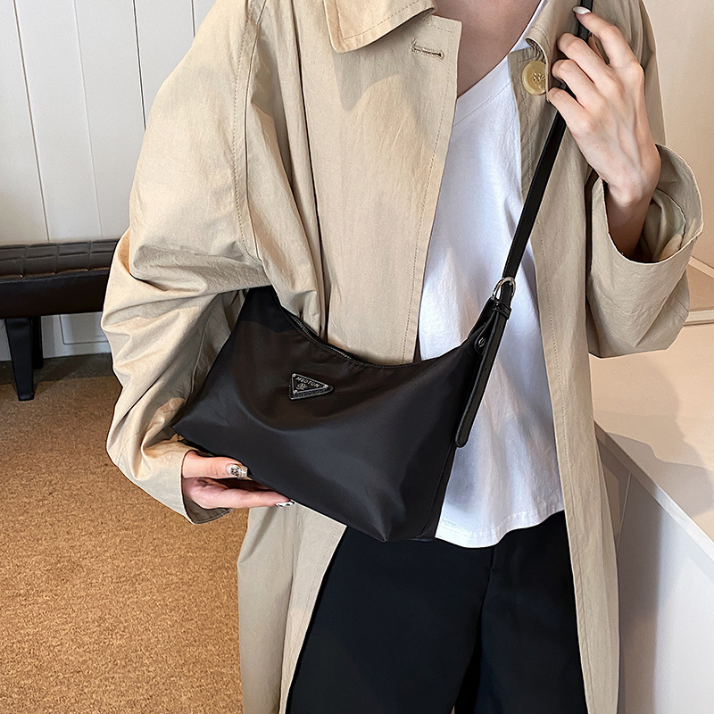 Fashionable Casual Oxford Cloth Women's Bag 2026 New Style Commuter Advanced Sense Versatile Crossbody Bag Shoulder Bag Free Shipping Black