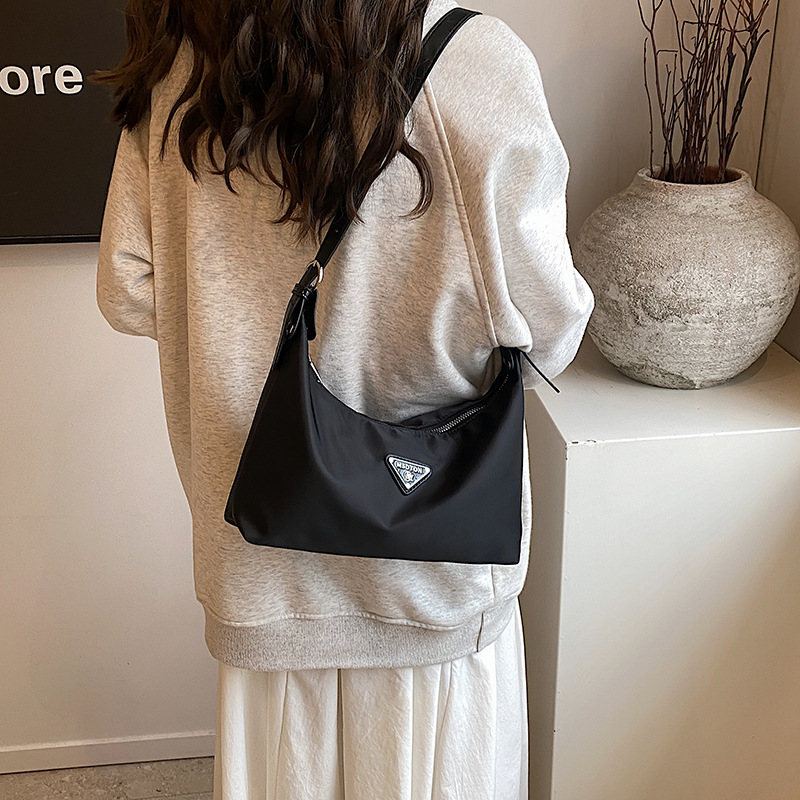 Fashionable Casual Oxford Cloth Women's Bag 2026 New Style Commuter Advanced Sense Versatile Crossbody Bag Shoulder Bag Free Shipping Black