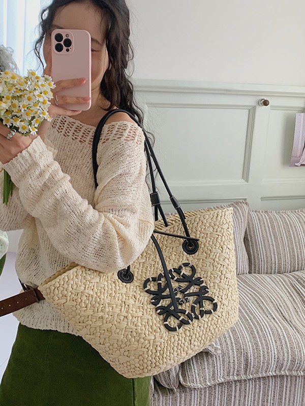 Free delivery luxury shoulder Bags Fashionable and trendy women's handbag with personalized design crossbody bag