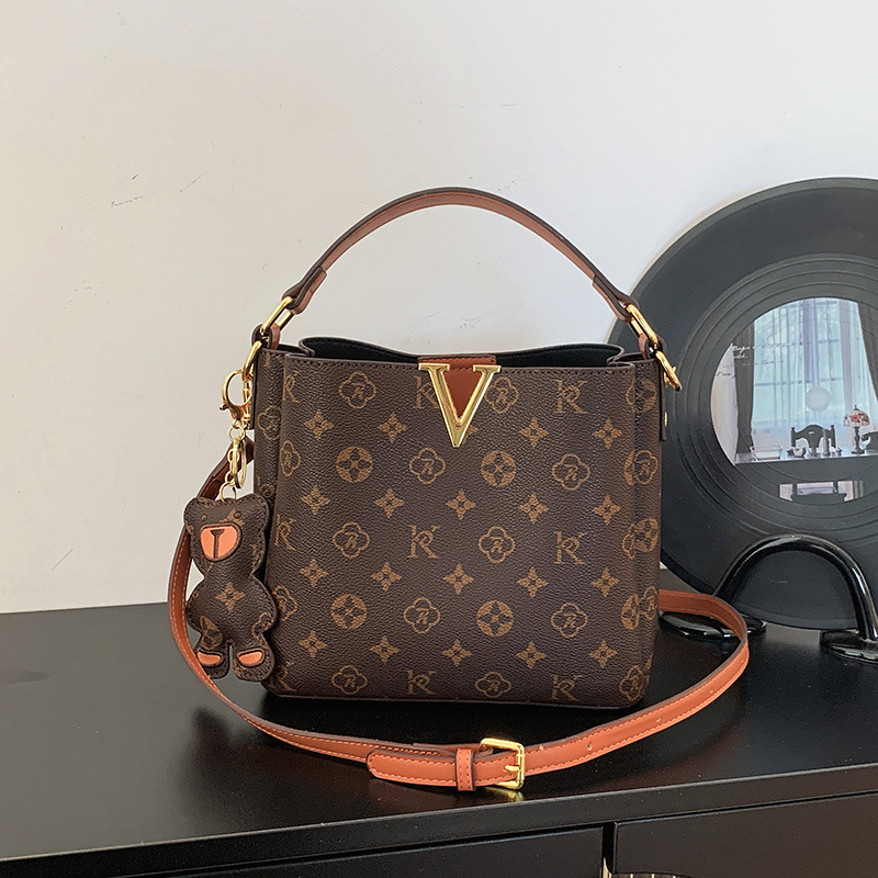 new Free shipping luxury Shoulder Bags Fashionable and comfortable casual women's handbag shoulder bag