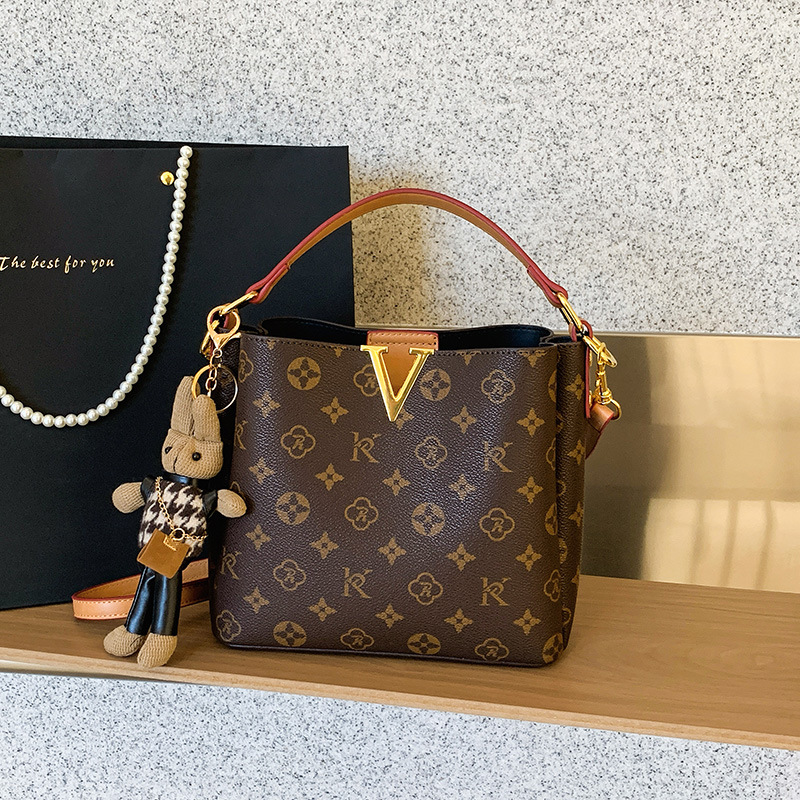 new Free shipping luxury Shoulder Bags Fashionable and comfortable casual women's handbag shoulder bag