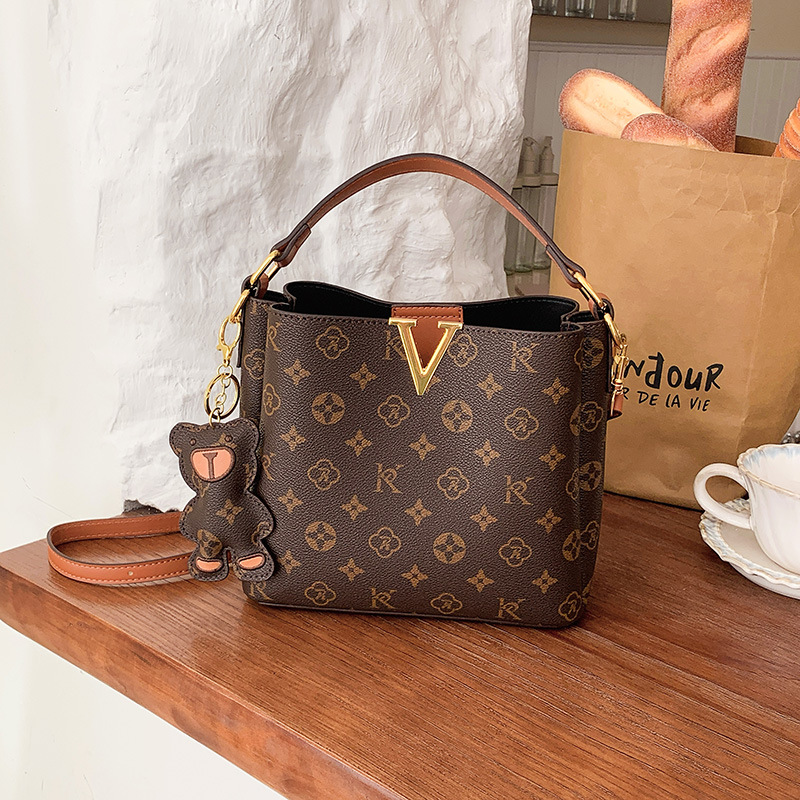 new Free shipping luxury Shoulder Bags Fashionable and comfortable casual women's handbag shoulder bag