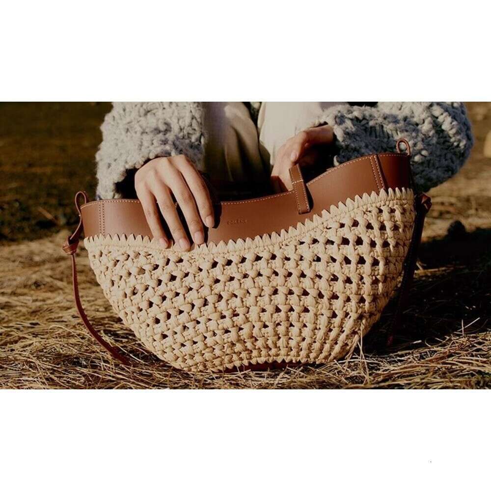 Cross-border straw beach bag for women, trendy and fashionable woven large-capacity shoulder tote bucket bag, new spring/summer model