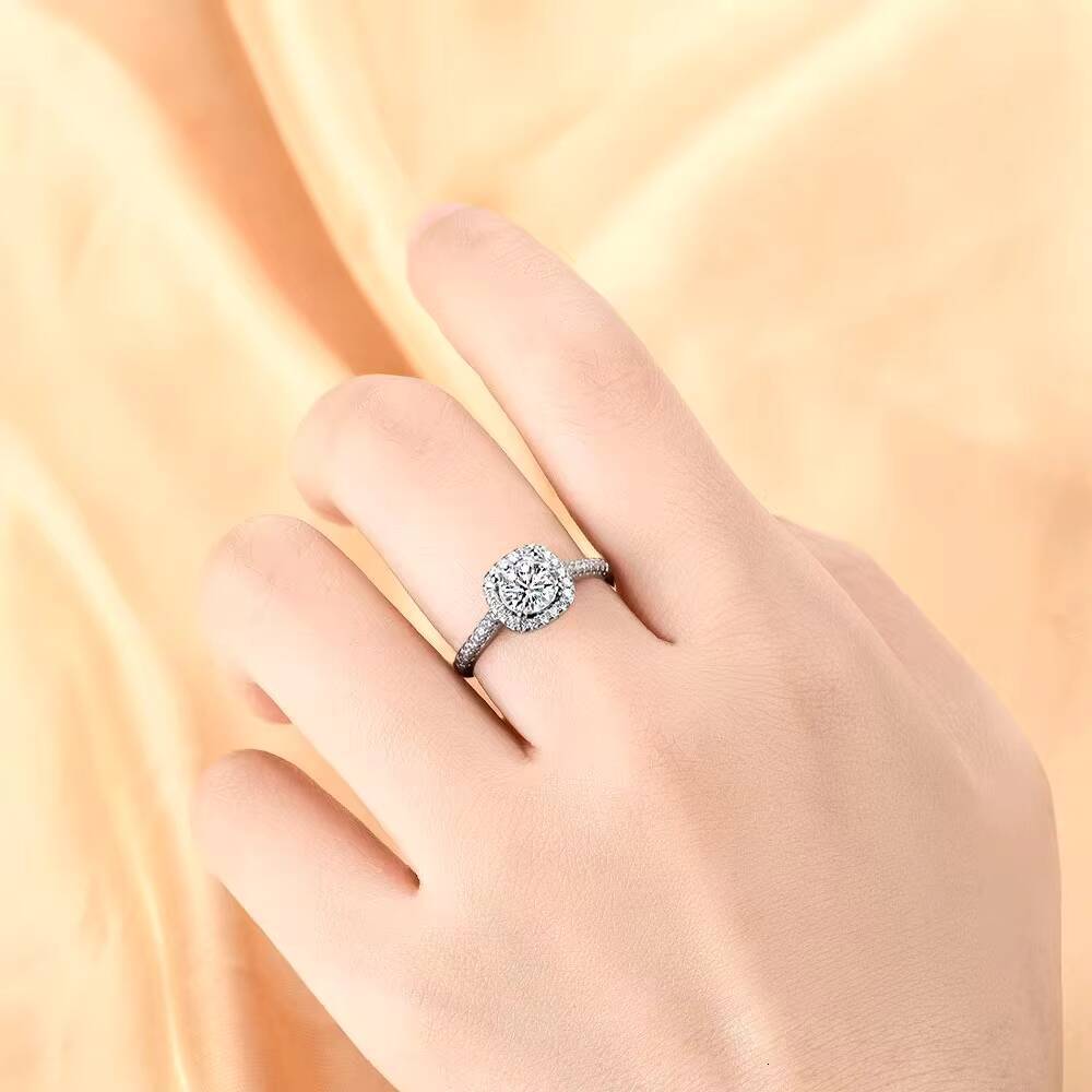 Luster Jewelry Custom Ring Classic Engagement Wedding Moissanite Lab Diamond IGI Certified for Gift and Party