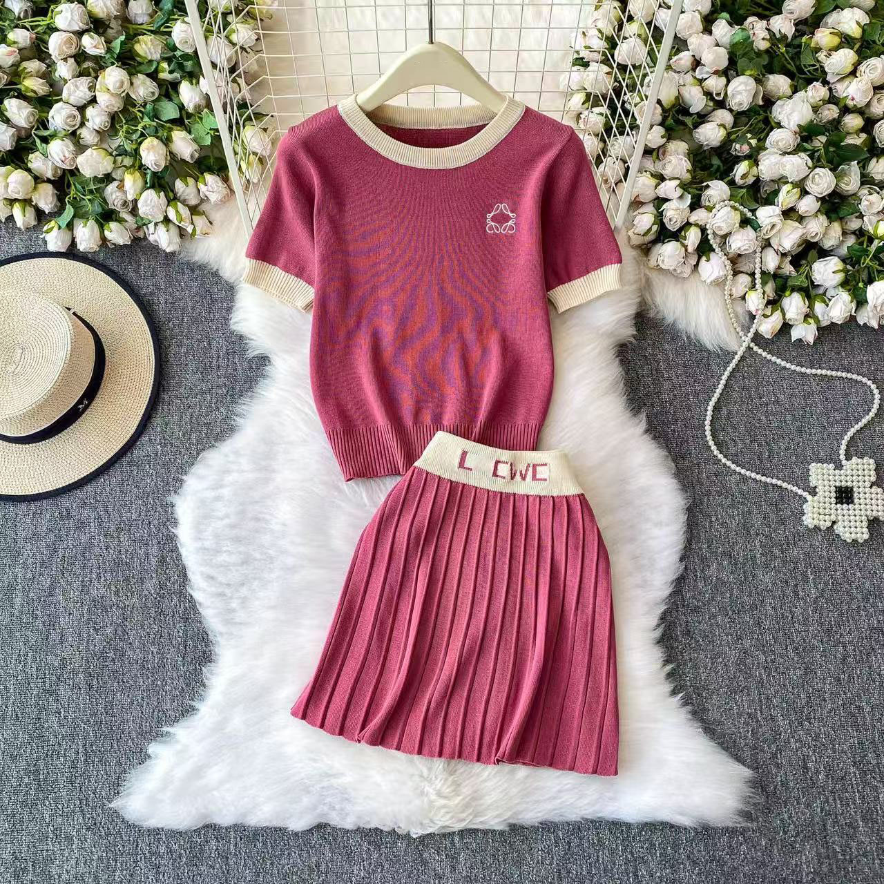 2026 Summer Women's Casual Set - Simple Shoulder-Fit Retro Color-Block Polo Neck T-Shirt & Embroidered Skort