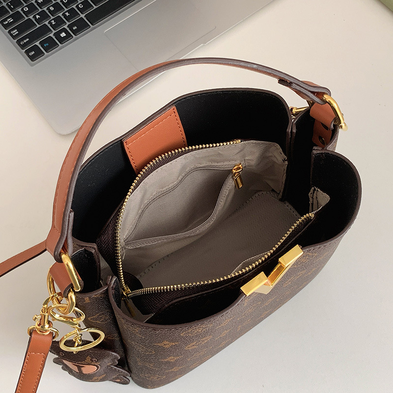 new Free shipping luxury Shoulder Bags Fashionable and comfortable casual women's handbag shoulder bag