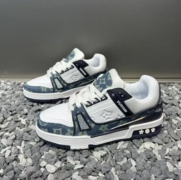 Free shipping New model Casual shoes lightweight and comfortable sports shoes anti slip breathable trendy with six color options for mens board shoes 