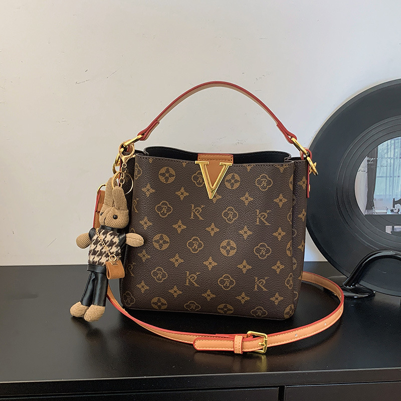 new Free shipping luxury Shoulder Bags Fashionable and comfortable casual women's handbag shoulder bag