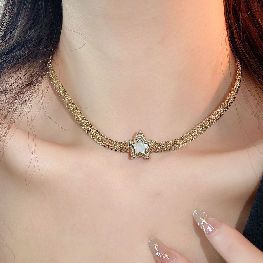 Zircon mother-of-pearl star necklace, light luxury niche clavicle chain, palace style, exquisite and stylish personalized fashion neck accessory - view 3