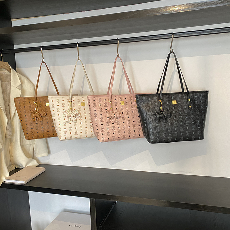 High-end Printed Tote for Women New Trendy Fashion Large Capacity Versatile Shoulder Textured Commuter Bag