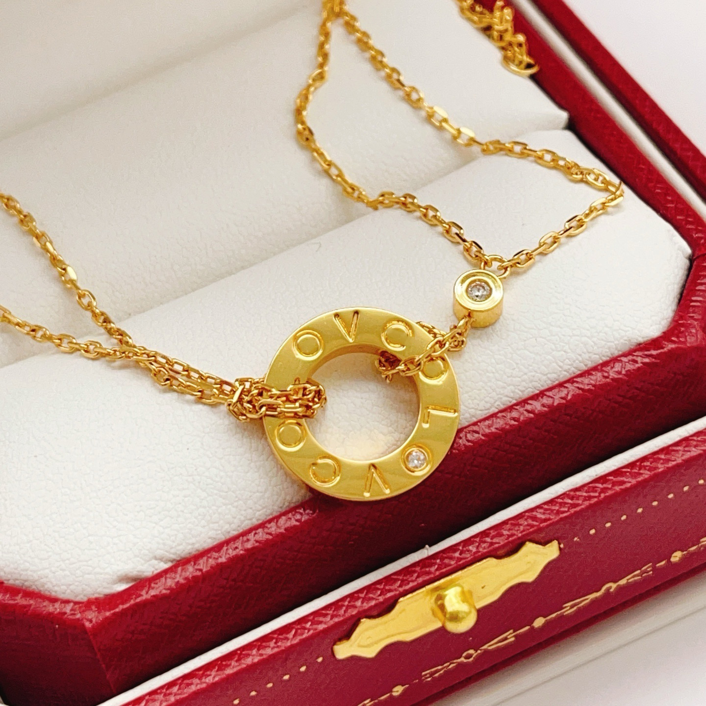 Designer Bracelet for Men and Women Luxurious Classic Fashion Gold Rose Gold Silver Ribbon Diamond Birthday Gift Titanium Steel One Size Comes with Original Gift Box