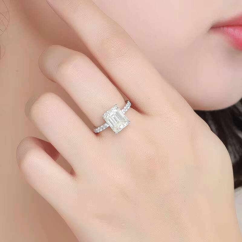 4-ct Emerald-cut Moissanite Ring Women Niche High-end Light Luxury Ins 925 Sterling Silver Diamond-inlaid Prong Setting