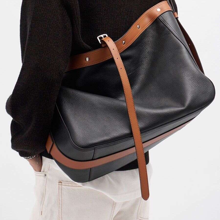 Genuine Leather Tote Bag for Women & Men Large Capacity Luxury Lightweight Crossbody Bag INS Fashion Commute Bag Unique Niche Design Non-collapsible S