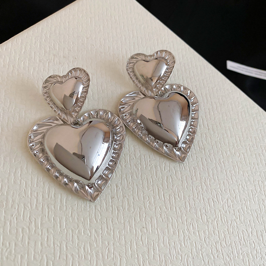 European American cross-border steel needle smooth heart pendant earrings, exaggerated retro style, luxurious and high-end earrings for women - view 7