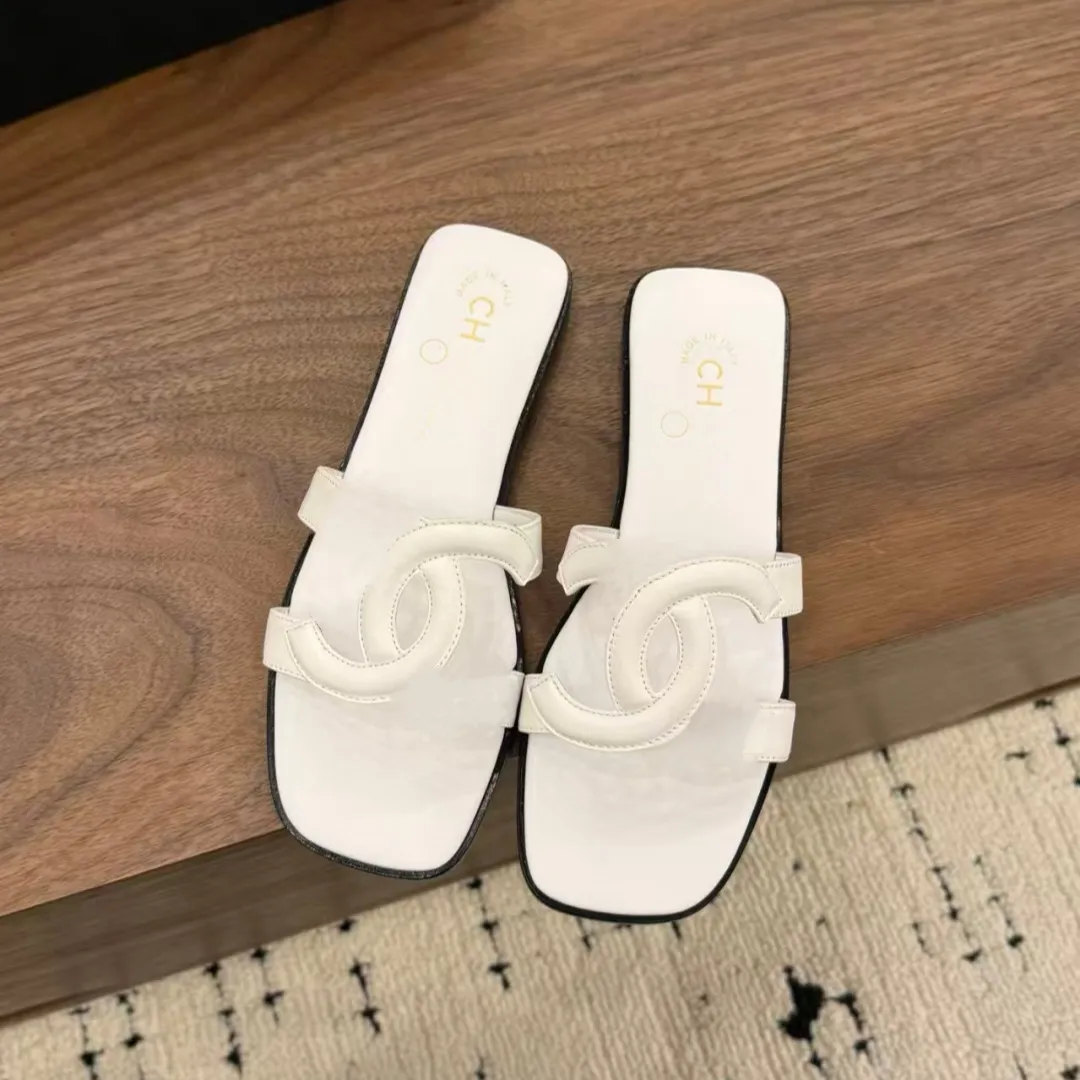 2026SS Designer slipper Paris women's New genuine leather slippers fashion beach CC slippers women's high-quality slippers women's luxury Sandals
