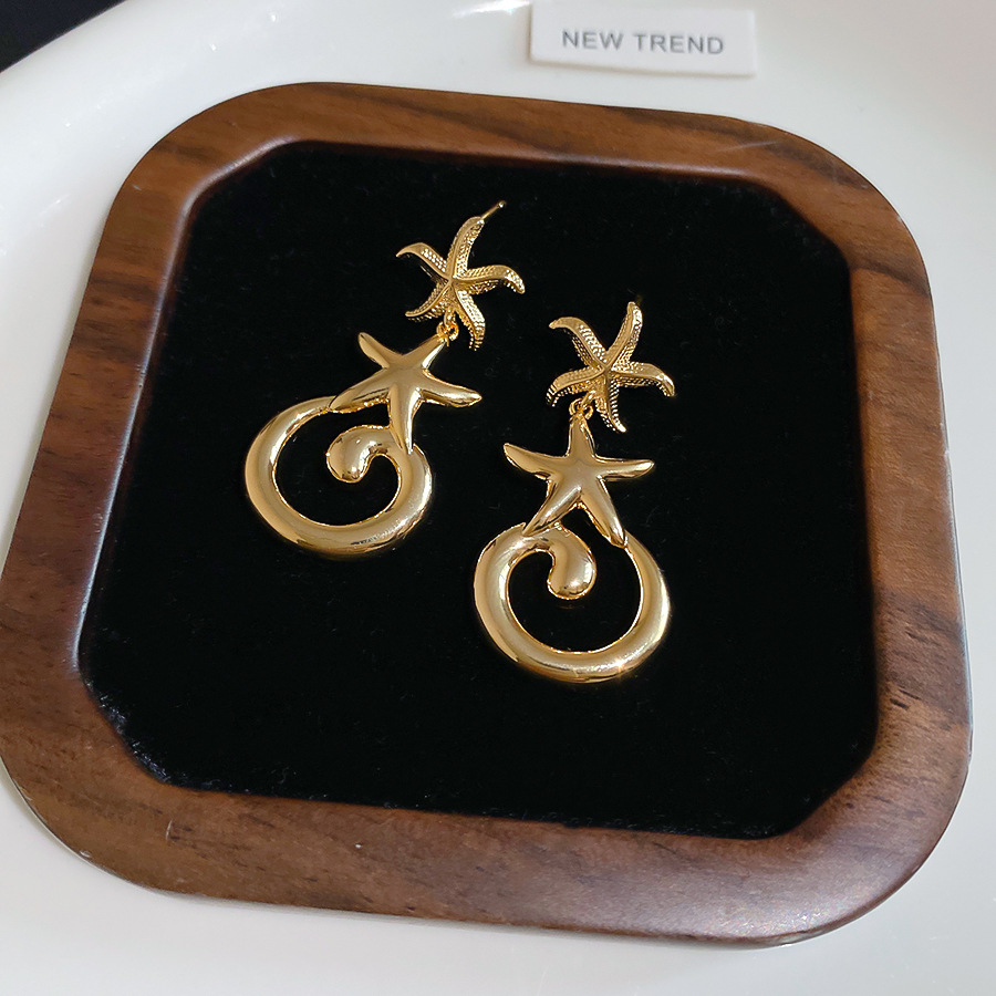 European American cross-border starfish and conch texture earrings, fashionable, simple, unique, versatile earrings with a niche design for women - view 5