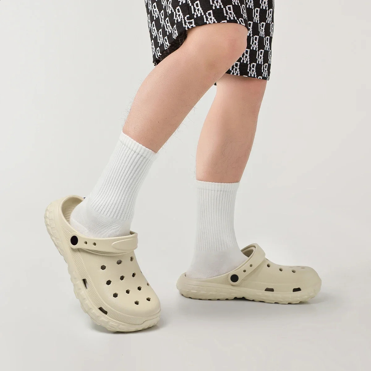 2026 Women and Mens Hole Shoes Summer Non-Slip Outdoor Sandals Closed Toe Shit Feeling Beach Slippers Thick Bottom Soft Bottom 260625 - view 7