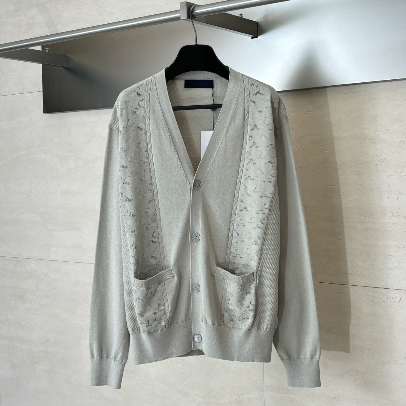 High quality designer men's sweaters, fashionable round neck sweaters, casual street cardigan brand sweaters, classic long sleeved tops from spring and autumn