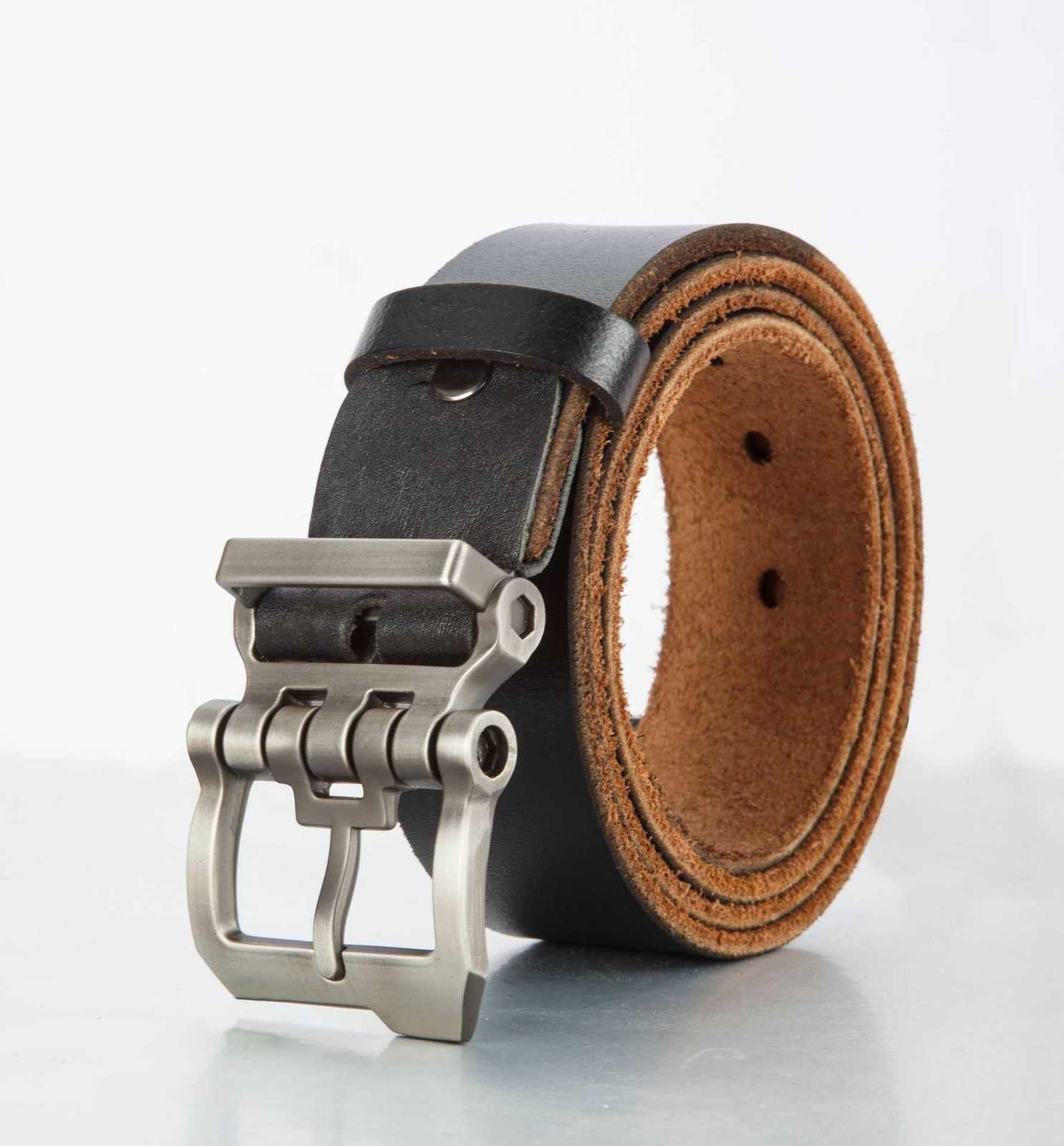Men's belt made of genuine cowhide with mechanical buckle for casual and versatile wear. This belt is trendy and suitable for all occasions. X260