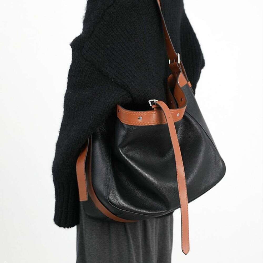 Genuine Leather Tote Bag for Women & Men Large Capacity Luxury Lightweight Crossbody Bag INS Fashion Commute Bag Unique Niche Design Non-collapsible S