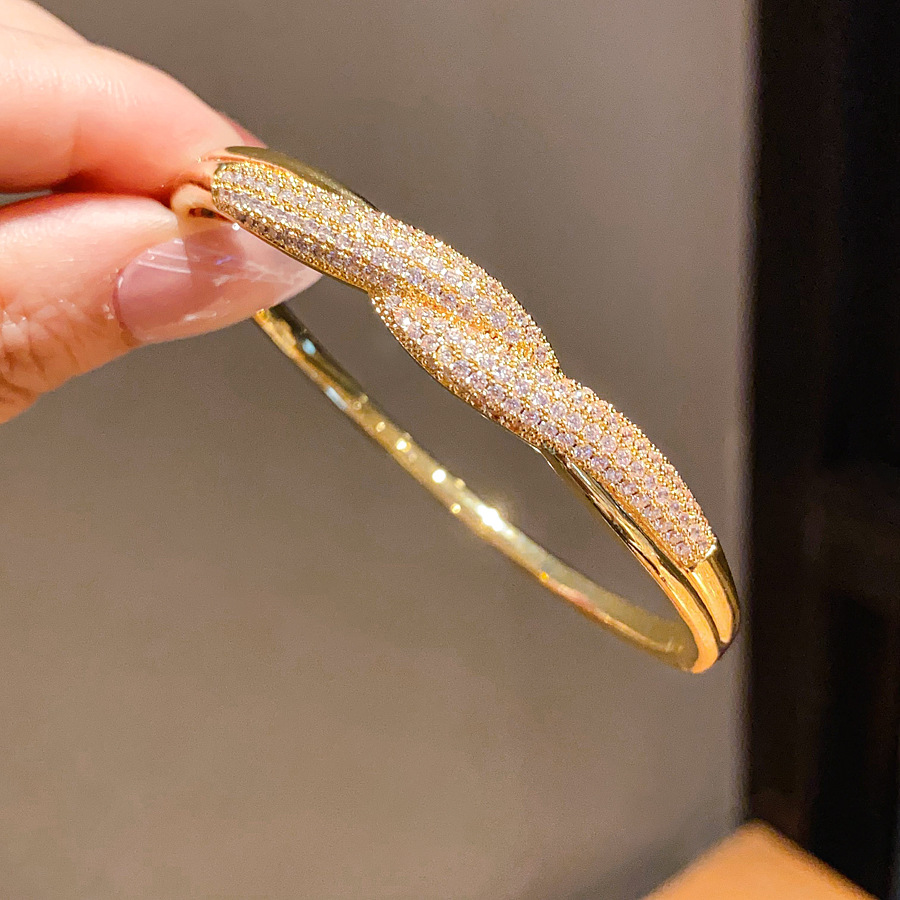 European and American light luxury style full-diamond wave bracelet 2026 new model high-end fashion versatile party jewelry wholesale - view 5