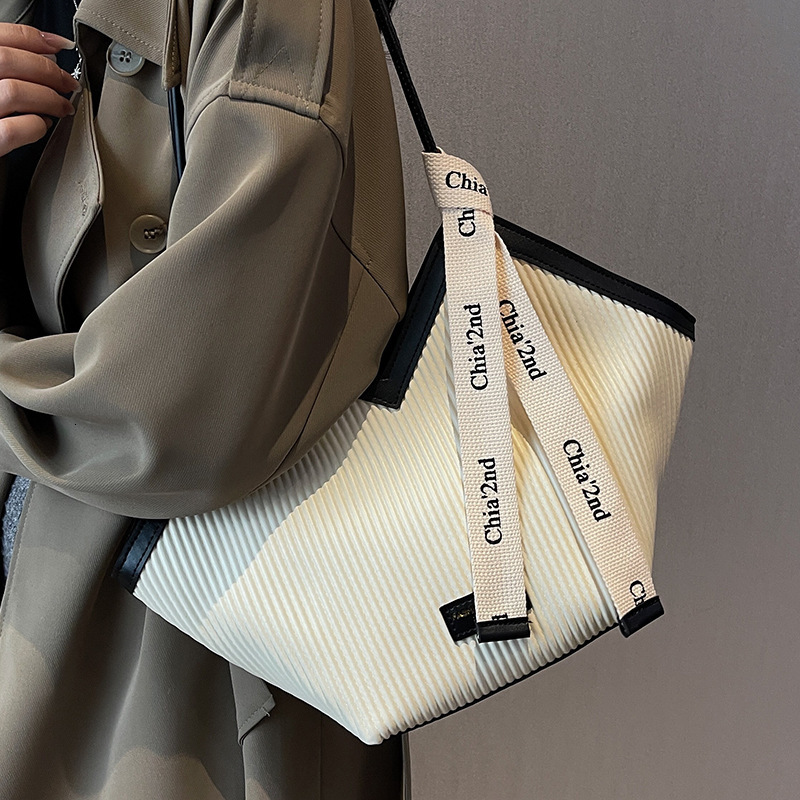 Women's bags 2026 new niche French casual Korean version commuter fashion shoulder handbag tote bag - view 3