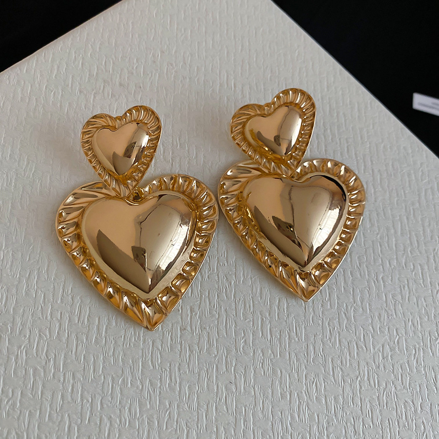 European American cross-border steel needle smooth heart pendant earrings, exaggerated retro style, luxurious and high-end earrings for women - view 6