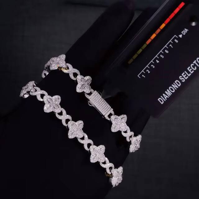 Luxury Clover Bracelet for Women 925 Sterling Silver Moissanite Diamonds Iced Four-Leaf Flower Link Chain White Gold Parties