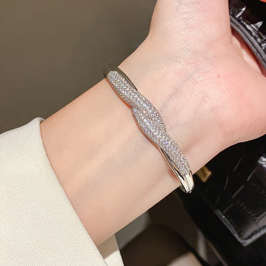 European and American light luxury style full-diamond wave bracelet 2026 new model high-end fashion versatile party jewelry wholesale - view 6
