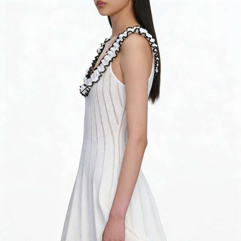Designer French women's k30 2026 summer new women's sleeveless pleated round neck color blocked slim knit dress