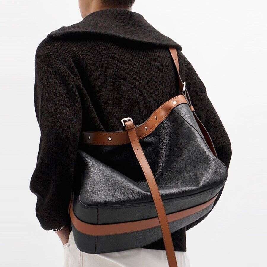 Genuine Leather Tote Bag for Women & Men Large Capacity Luxury Lightweight Crossbody Bag INS Fashion Commute Bag Unique Niche Design Non-collapsible S