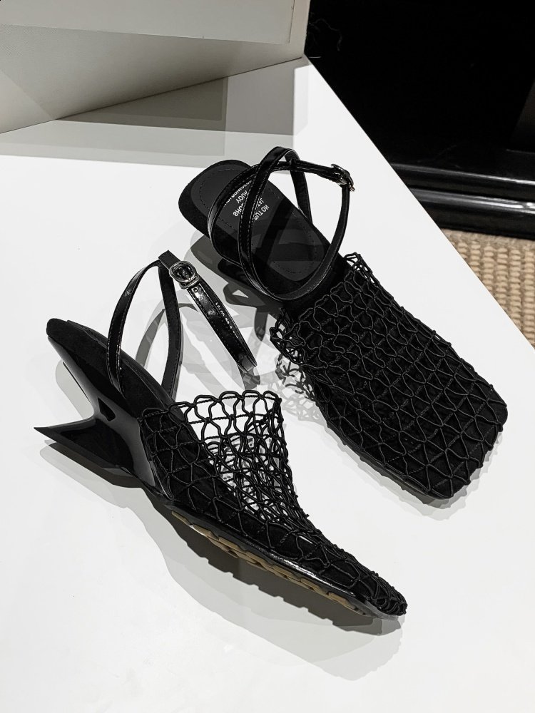 Comfortable and stylish niche square-toed breathable mesh wedge high-heeled sandals with open back and hollow woven fishnet n 260414