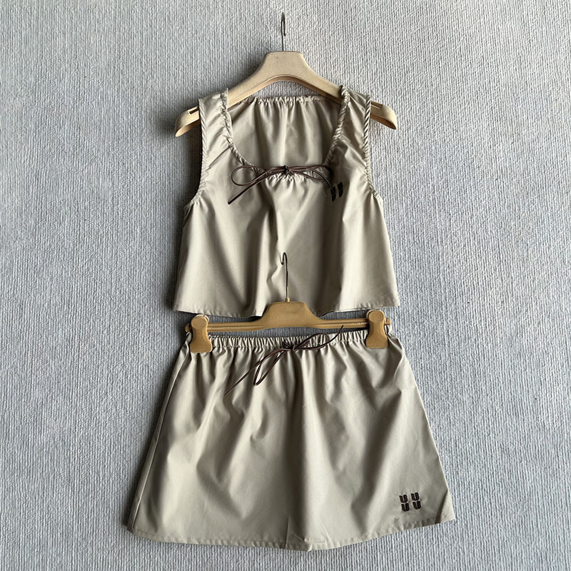 Women Designer Vest Skirt Set Sleeveless Cropped Tank Top Mid Waist Mini Skirt Summer Preppy Style Skirt Outfit