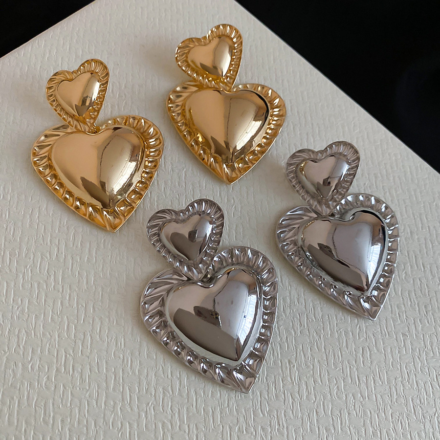 European American cross-border steel needle smooth heart pendant earrings, exaggerated retro style, luxurious and high-end earrings for women - view 5