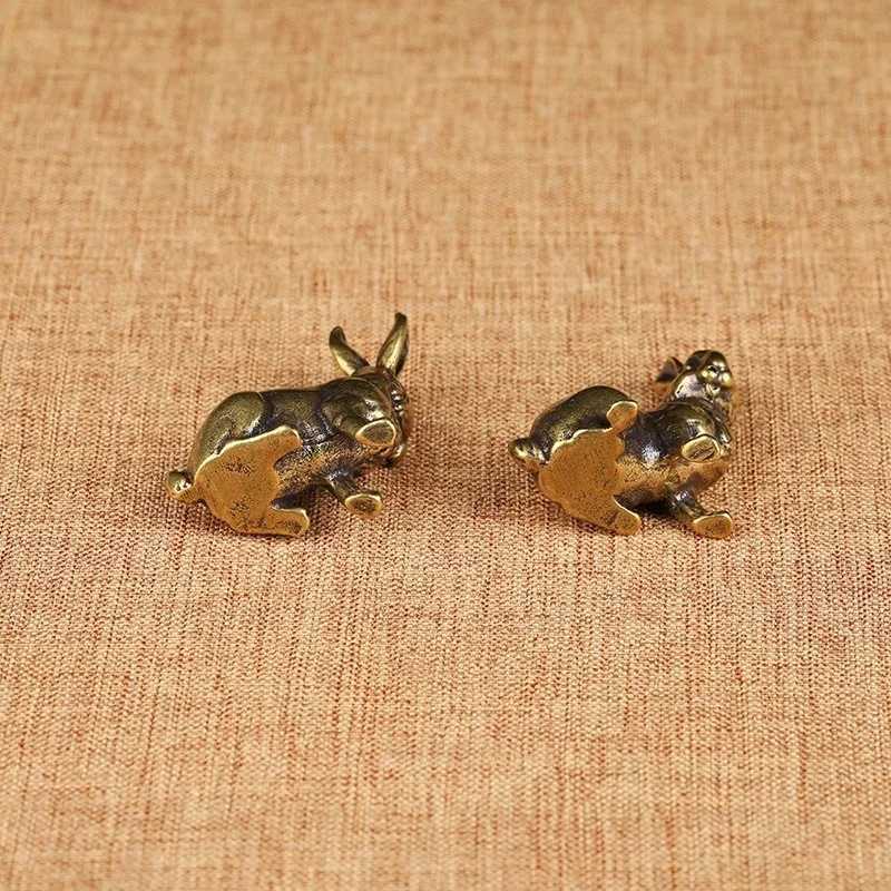 1 Pair Antique Copper Zodiac Lucky Rabbit Statue Ornaments Vintage Solid Brass Animal Miniature Figurine Tea Pet Desk DecorationT260415