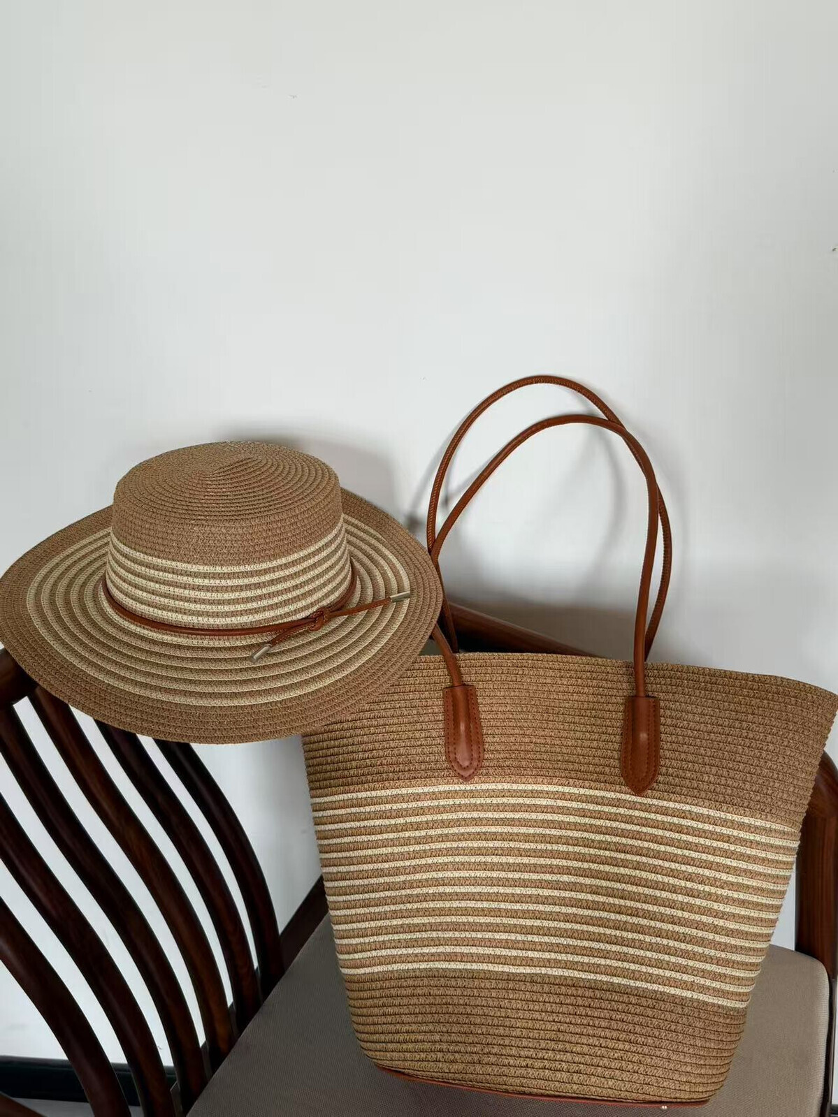New leather bottom hand woven bag, large capacity grass woven bag, sunshade and sun protection grass hat set, casual vacation style