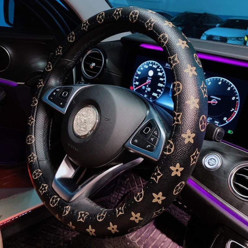 Luxury Monogram Leather Car Steering Wheel Cover, Universal Fit, Non-Slip Anti-Skid Grip, Stylish Auto Interior Decoration & Protective Accessories Fo