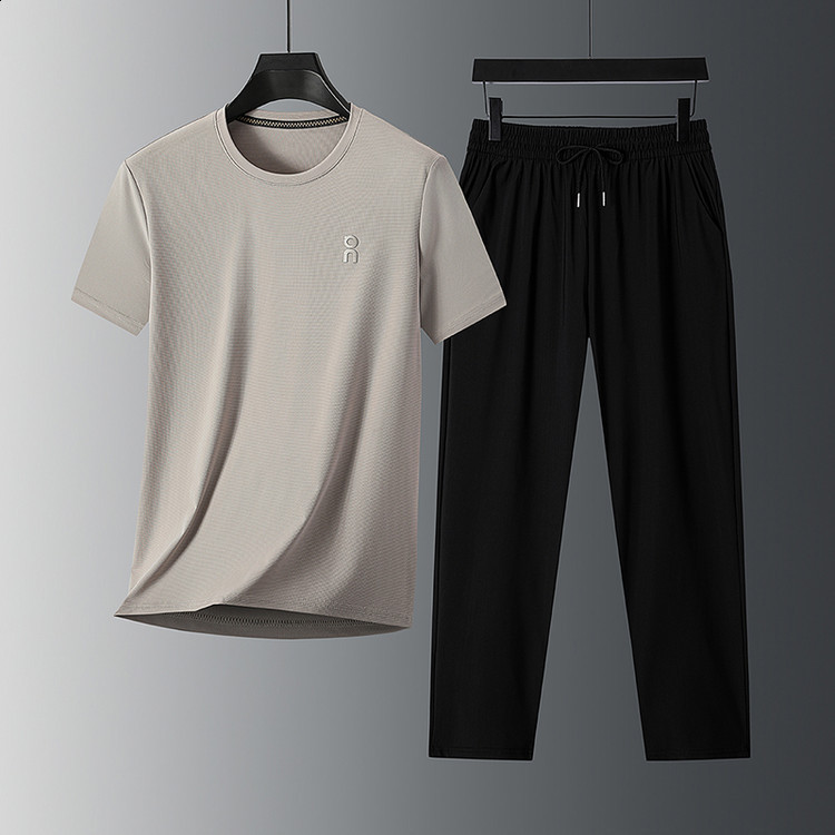 High-quality 2026 summer mens round-neck short-sleeve t-shirt and ice silk long pants two-piece set for middle-aged men in solid color casual sportswe