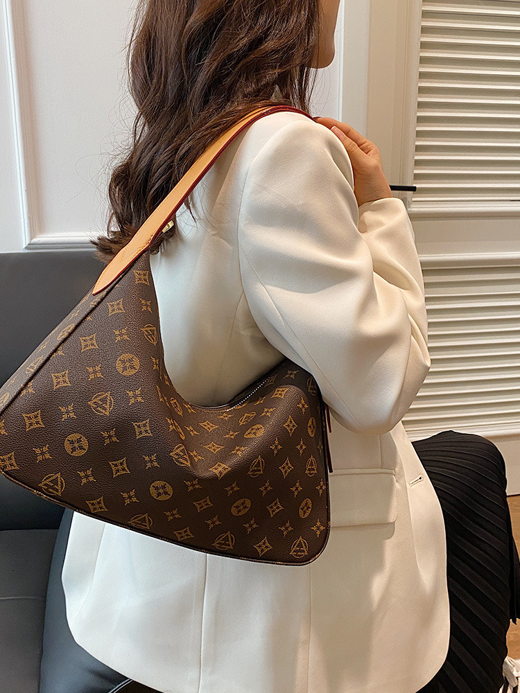 Single shoulder bag, high-end cross-border women's bag, textured printed armpit bag, large capacity retro commuting women's tote bag